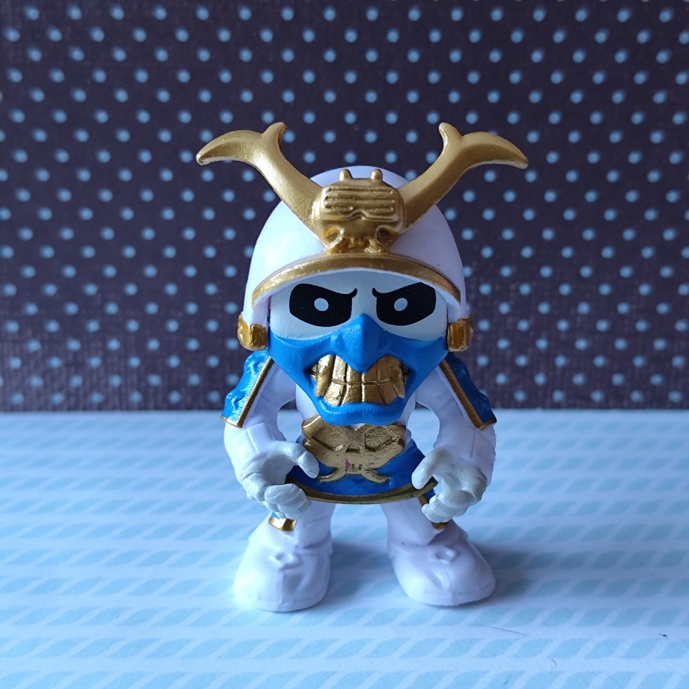 3/$25💙Moose Toys Treasure X King's Gold Skeleton King White Blue